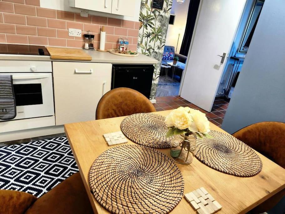 Cosy Hideaway In Nottingham Apartment Exterior photo